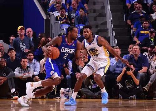 NBA球员出场仪式的“潜规则”：顺序、仪式与球队文化的完美融合  